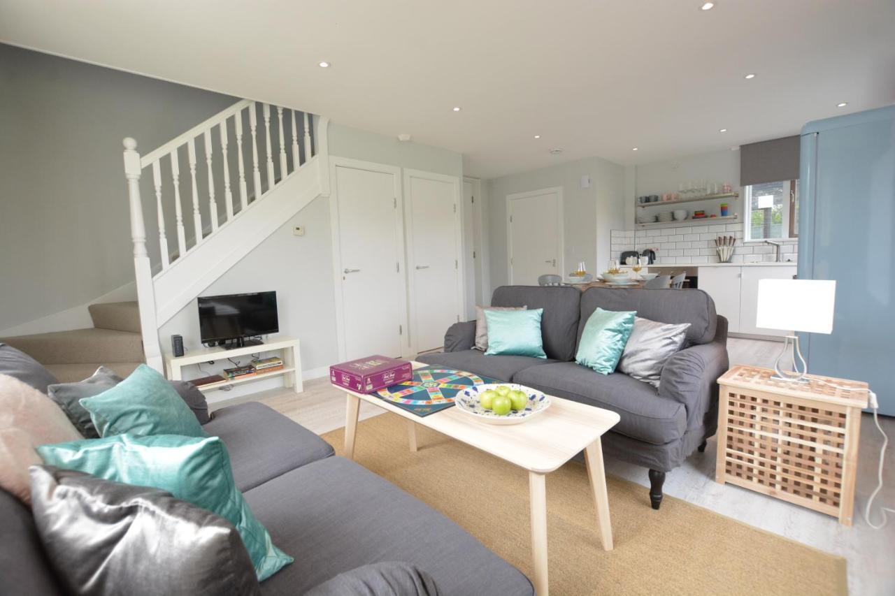 Sweet Pea, Holiday home